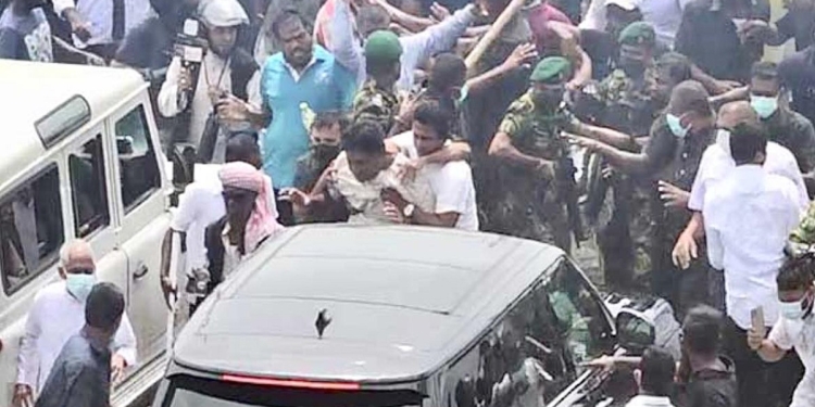 එදා අමරකීර්තිට කලින් ඉවර කරන්න හැදුවේ සජිත්ද? මේ ගැන හොඳට දන්න ජාතික මාධ්ය මධ්යස්ථානයේ හිටපු අධ්යක්ෂවරයකුගේ සටහනක්! Sri Lanka Latest News