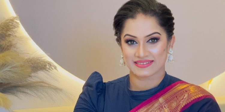 ඉස්කෝලේදී ටීචර්.. සෙට් එකේදී නිළිය.. දෙකම බැලන්ස් එකේ කරන හර්ෂිකා…! රියල් ලයිෆ් එකේ මම මීට වඩා ලස්සනයිලු…! උගන්නනවා වගේම ඉගෙනත් ගන්නවා…! හර්ෂිකා රත්නායක I Sri Lanka Latest News
