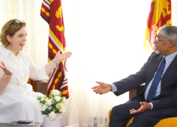 කැනඩා මහකොමසාරිස්වරිය මධ්‍යම පළාත් ආණ්ඩුකාරතුමාගේ කාර්යාලයට ආවේ ඇයි? PHOTOS I Sri Lanka Latest News