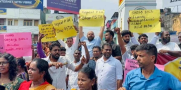 මඩකලපුවේ ලොකු විරෝධතාවක්! රාසමාණික්කම් මිනිස්සුත් එක්ක පාරට බැහැලා ලොකු සටනක් පටන් ගනී! PHOTOS & VIDEO I Sri Lanka Latest News