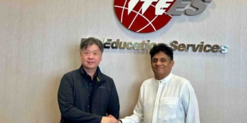ආණ්ඩුවේ අධ්‍යාපන ප්‍රතිසංස්කරණ අවුල ගැන ලොකු කතාබහක් යද්දී විපක්ෂනායක සජිත් ලොව හොඳම තාක්ෂණික අධ්‍යාපන ආයතනයක් වන සිංගප්පූරුවේ ITE එකට ගිහින් ලංකාවට අලුත් තාක්ෂණික අධ්‍යාපනය ‌ගේන විදිහ ගැන සාකච්ඡා කරයි! VIDEO  PHOTOS I Sri Lanka Latest News