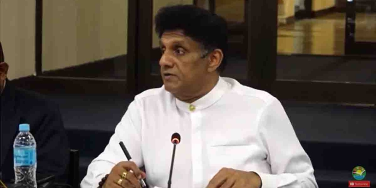ලොකු ලොකු කොම්පැනිකාරයෝ දිගට හරහට දේශපාලඥයෝ සල්ලිවලට අරන් උන්ගේ කටවල් වහලා තියෙද්දී විපක්ෂනායක නොකඩවා.. නොනවත්වා පොඩි ව්‍යාපාරිකයෝ බේරගන්නා සටනේ! ජරාව කාලා ඉන්න ඔස්තාර්ලාට නම් මේවා විහිලු! VIDEO & PHOTOS I Sri Lanka Latest News