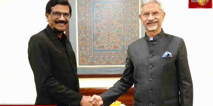ඉන්දියාවේ ගිය ජවිපෙ මහලේකම් ටිල්වින් සිල්වා ඉන්දීය විදේශ ඇමැතිට අතට අත දෙයි! VIDEO I Sri Lanka Latest News
