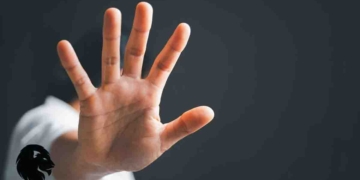 හයේ මොඩියුලයට සමලිංගික අසැබි වෙබ් අඩවියක ලින්ක් එකක් දාලා වෙච්ච අලකලංචිය මතකනේ! දැන් දැන් එන ප්‍රවෘත්ති නම් එච්චර හොඳ ඒවා නෙමෙයි! මහනුවර ව්‍යාපාරිකයෙක් අවුරුදු 18ට අඩු පිරිමි ළමයි 36 දෙනකු අපයෝජනය කරලා! I Sri Lanka Latest News