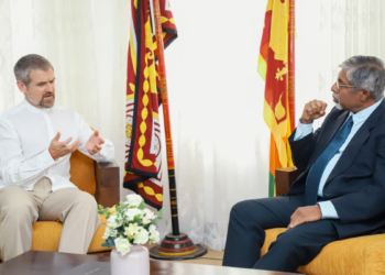ඔස්ට්රේලියානු මහකොමසාරිස්වරයා නුවරඑළියට ඇවිත් මධ්යම පළාත් ආණ්ඩුකාරවරයා හමුවෙයි! මෙන්න කතා කරපු දේවල්! PHOTOS I Sri Lanka Latest News
