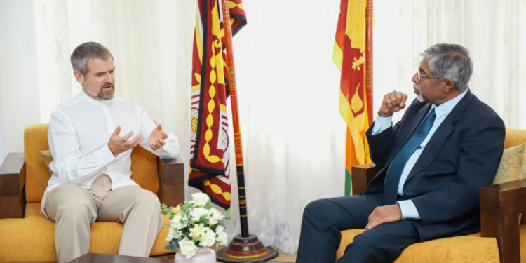 ඔස්ට්රේලියානු මහකොමසාරිස්වරයා නුවරඑළියට ඇවිත් මධ්යම පළාත් ආණ්ඩුකාරවරයා හමුවෙයි! මෙන්න කතා කරපු දේවල්! PHOTOS I Sri Lanka Latest News