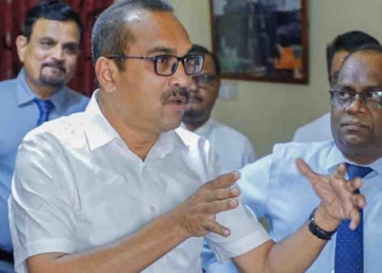මාරාන්තික උපවාස කළාට වැඩක් නෑ වගේ! විභාගය ලියන්නම ඕන! ජනපති කාර්යාලය ඉදිරිපිට උපවාස කරන ගුරු සංවර්ධන නිලධාරීන්ට ඇමැති බිමල් පණිවුඩයක් යවයි! VIDEO I Sri Lanka Latest News