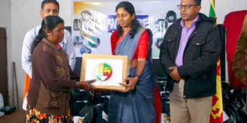 තෑගිත් අරන් ඉන්දියාව වතුකරයට ඇවිත්! PHOTOS I Sri Lanka Latest News