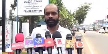 සමූපාකාර ඡන්දයේදී තවත් මහා අවුලක්! කහටගස්දිගිලිය මාලිමා සභාපති මාධ්‍යවේදියෙක්ට තර්ජනය කරලා! ‘අපේ ආණ්ඩුවක් තියෙන්නේ.. පරෙස්සම් වෙලා ඉන්න..’! පොලිසියට පැමිණිල්ලක්! VIDEO I Sri Lanka Latest News