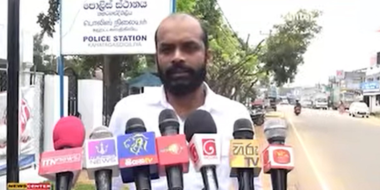 සමූපාකාර ඡන්දයේදී තවත් මහා අවුලක්! කහටගස්දිගිලිය මාලිමා සභාපති මාධ්‍යවේදියෙක්ට තර්ජනය කරලා! ‘අපේ ආණ්ඩුවක් තියෙන්නේ.. පරෙස්සම් වෙලා ඉන්න..’! පොලිසියට පැමිණිල්ලක්! VIDEO I Sri Lanka Latest News