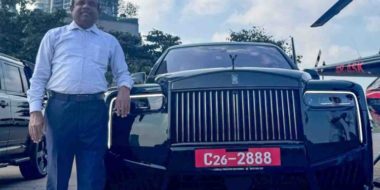 ‘අරලිය’ හාල් විකුණලා ඩඩ්ලි රෝල්ස් රොයිස් කාර් එකක් ගෙනාවා! ලංකාවටම එකයි! ‘රත්න’ හාල් විකුණලා මිත්‍රපාල රෝල්ස් රොයිස් ජිප් එකක් අරන් ඇවිත්! ඒකත් ලංකාවටම එකයි! සෙල්ලම්ද කොල්ලෝ.. කොහොමද හාලෙ රඟේ! PHOTOS I Sri Lanka Latest News
