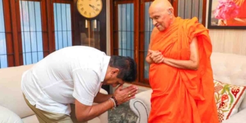 සජිත් අභයාරාමයට ගිහින් හදිසියේම මුරුත්තෙට්ටුවේ හිමියන් හමුවූයේ ඇයි? කතා කළේ මොනවද? PHOTOS I Sri Lanka Latest News