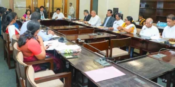 ඌන සේවා උපාධිධාරීන්ට-පුරාවිද්‍යා උපාධිධාරීන්ට ගුරු සේවයට එන්න අවස්ථාව ලබා දෙන්න! විපක්ෂ නායක සජිත් ආංශික අධීක්ෂණ කාරක සභාවේදී ඉල්ලයි! VIDEO & PHOTOS I Sri Lanka Latest News