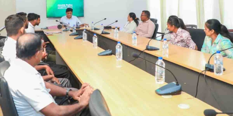සජබය මැදිහත් වී 640ක් ස්ථිර කර දුන්නා! තවත් 298ක් ඉන්නවා! රැකියා ස්ථිර නොකළ තවත් ඩෙංගු මර්දන සහායකයන් විපක්ෂනායක කාර්යාලයට ඇවිත් සජිත්ට ලොකු දුක්ගැනවිල්ලක් කියයි! VIDEO & PHOTOS I Sri Lanka Latest News