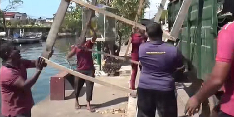 ජනතා විරෝධය මැද්දේ වත්තල හැමිල්ටන් ඇල දිගේ අනවසර ඉදිකිරීම් ඉවත් කරයි! VIDEO I Sri Lanka Latest News