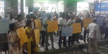 විපක්ෂනායක එක සිග්නල් එකයි දුන්නේ..! ජනතාව වෙනුවෙන් ලංකාවේ හතරවටින්ම සජබය පාරට බහී! මේ අ‍ම්පාරේ…! VIDEO & PHOTOS I Sri Lanka Latest News