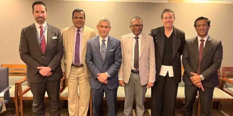 යුද්දෙ අස්සේ ඇමැති අනුර කරුණාතිලක හදිසියේම අමෙරිකාවට ගියේ ඇයි? කතා කළේ මොනවාද? ගහපු ගිවිසුම් මොනවාද? හදිසියේම ට්රම්ප්ගේ ප්රබල නියෝජිතයන් වෙච්ච සර්ජියෝයි-ජෙරමියායි ලංකාවට ආවෙ ඇයි? කතා කළේ මොනවාද? ඉල්ලන් කන්නද මේ හදන්නේ…? VIDEO I Sri Lanka Latest News
