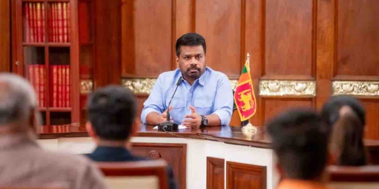 ඊයේ රෑ අනුර මාධ්‍යවේදීන් එක්ක කතාකරද්දී මාලිමාවේ කැබිනට් ඇමැතිවරු මන්ත්‍රීවරු කරපු දේ..! බුදු දෙයියෝ.. චාටර්.. පීචං..! VIDEO I Sri Lanka Latest News
