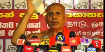 අපිලගේ සාදු ‘හුණ්ඩුවක්’ අරන්ම මාධ්‍ය හමුවට ඇවිත් අනුර කරපු ‘හුණ්ඩු’ කතාවට කිලෝ ගණනින් දෙසයි! VIDEO I Sri Lanka Latest News