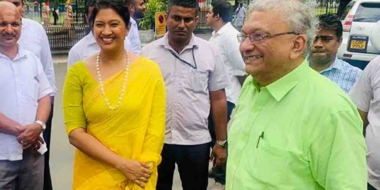 හිටපු ඇමැති කිරිඇල්ලගේ දියණිය චමින්ද්‍රාණි කිරිඇල්ල හන්තානේ අක්කර 43ක ඉඩමක් නීති විරෝධීව අරන් කියලා ඉඩම් ප්‍රතිසංස්කරණ කොමිසමේ හිටපු අධ්‍යක්ෂ ජෙනරාල් ලියනගේ පත්මසිරි කෝප් කමිටුවට කළ ප්‍රකාශයට සමාව ගනී! VIDEO I Sri Lanka Latest News