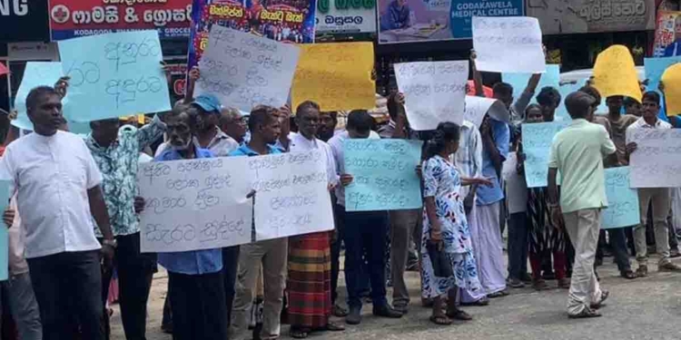 විපක්ෂනායක එක සිග්නල් එකයි දුන්නේ..! ජනතාව වෙනුවෙන් ලංකාවේ හතරවටින්ම සජබය පාරට බහී! මේ ගොඩකවෙල..! VIDEO & PHOTOS I Sri Lanka Latest News