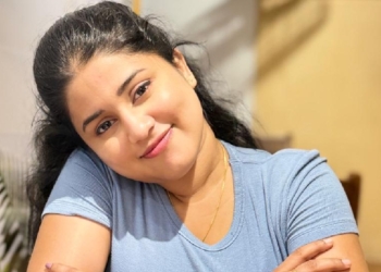 වෙනස් දේවල් විඳින්න ගොඩක් කැමැති…! වතුරට බහින්නම ඕනෙ පීනන්න පුළුවන්ද බැරිද බලන්න…! පරිස්සමට මොන දේ කළත් කමක් නැහැ…! ඡායා නවරත්න I Sri Lanka Latest News