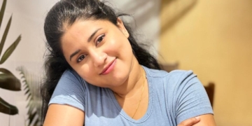 වෙනස් දේවල් විඳින්න ගොඩක් කැමැති…! වතුරට බහින්නම ඕනෙ පීනන්න පුළුවන්ද බැරිද බලන්න…! පරිස්සමට මොන දේ කළත් කමක් නැහැ…! ඡායා නවරත්න I Sri Lanka Latest News