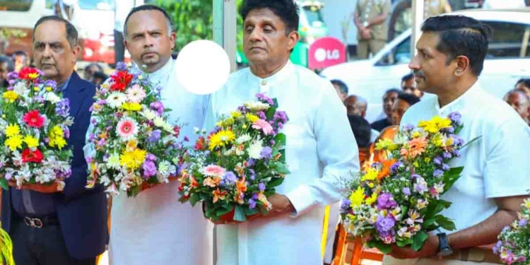 අපි තමයි කලින්ම කිව්වේ…! ගාමිණී දිසානායක පිළිරුව අසලදී සජිත්-නවීන්-රුවන් එකතු වෙයි..! සජබ UNP පාක්ෂිකයින් සතුටින් ඉපිලී යයි! ඔව්.. අපි එකතු වෙනවා..! හැමෝම බලන් හිටපු සජිත්ගේ කතාව අහලා බලන්න! VIDEO & PHOTOS I Sri Lanka Latest News
