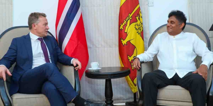 ලංකාව හා නෝර්වේ අතර සහයෝගීතාව වර්ධනය කරන උපායමාර්ගික වැඩපිළිවෙළකුත් අරන් විපක්ෂනායක සජිත් නෝර්වේ විදේශ කටයුතු අමාත්යංශයේ රාජ්ය ලේකම් හමුවෙයි! VIDEO & PHOTOS I Sri Lanka Latest News