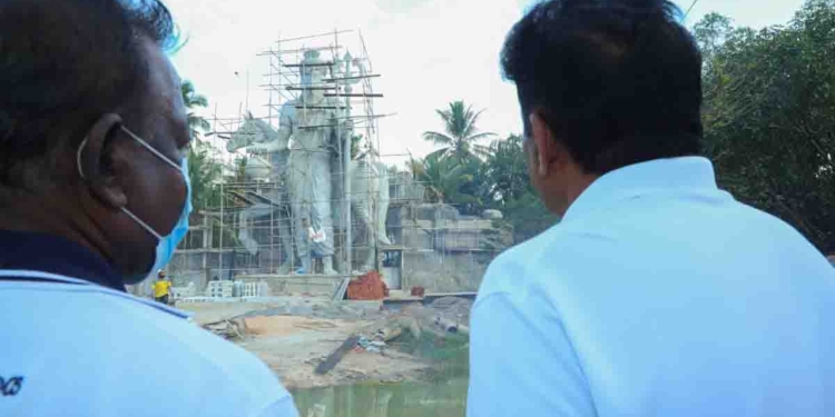 සමගි තරුණ බලවේගය මිනුවන්ගොඩ ගලේ දේවාලය වන්දනාමාන කරන බැතිමතුන්ට කිරිබත් දානයක් පිරිනමයි! විපක්ෂනායක සජිතුත් එක්වෙයි! නිරාගමික රටක් හදන්න කිසිම අවස්ථාවක ඉඩ නොතබන බවට ප්‍රතිඥාවක් දෙයි! VIDEO & PHOTOS I Sri Lanka Latest News
