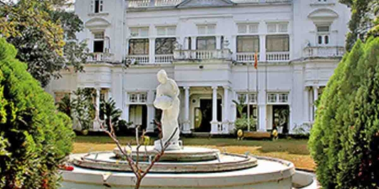 අවුරුදු 100කට වඩා පරණ ඓතිහාසික ශ්‍රාවස්ති ගොඩනැඟිල්ල අල්ලස් කොමිසමට! I Sri Lanka Latest News