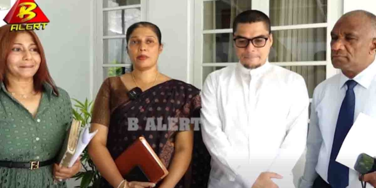 ආණ්ඩුවට දුක කියලා විසඳුම් ලැබුණෙ නැති තැන ව්‍යාපාරිකයන් විපක්ෂනායක සජිත් හම්බවෙන්න ඇවිත් දුක කියයි! VIDEO I Sri Lanka Latest News