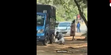 මැදවච්චියේදී තෙල් හොරෙක් අතටම මාට්ටු! මූ බට්ටාට තෙල් ගහලා අනෙක් පැත්තෙන් තෙල් ටික ඇදලා ආයෙමත් පෝලිමට එනවා! මුන් වගේ තෙල් හොරුන්ට දෙන්න ඕන දඬුවම මොකද්ද? එක කොල්ලෙක් ඒ මොහොතේම 119 එකට කතා කරලා පැමිණිල්ලක් දැම්මා! VIDEO I Sri Lanka Latest News