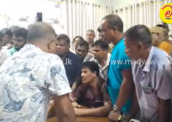තෙල් ප්‍රශ්න අස්සේ අලුත්ගම අලුත් ප්‍රශ්නයක්! හෙන වළියක්! මිනිස්සු බෝඩ් උස්සගෙන පාරට බැහැලා! VIDEO I Sri Lanka Latest News