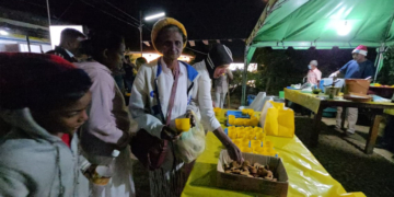 ඇල්පිටිය ඩිපෝවෙන් ගිහින් ශ්‍රී පාදයේ දන්සල් දෙයි! PHOTOS I Sri Lanka Latest News