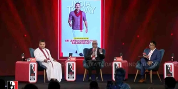 විජිත ඉන්දියාවට ගිහින් ඉංග්‍රීසියෙන් කතා කරලා දවස් ගාණයි ගියේ! මෙන්න නාමලුත් ඉන්දියාවට ගිහින් ඉංග්‍රීසියෙන් වැඩේ දෙනවා! VIDEO I Sri Lanka Latest News