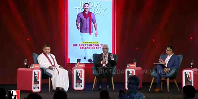 විජිත ඉන්දියාවට ගිහින් ඉංග්‍රීසියෙන් කතා කරලා දවස් ගාණයි ගියේ! මෙන්න නාමලුත් ඉන්දියාවට ගිහින් ඉංග්‍රීසියෙන් වැඩේ දෙනවා! VIDEO I Sri Lanka Latest News