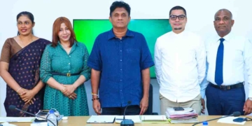 ආණ්ඩුවේ නියෝජිතයන් හමුවෙලා බැරිම තැන ක්ෂුද්‍ර හා මධ්‍ය පරිමාණ ව්‍යවසායකයන් ඉන්ධන අර්බූදය නිසා තියෙන ප්‍රශ්න ගැන විපක්ෂනායක සජිත් හමුවී කතා කරයි! සජිත් යළිත් පරාටේ නීතිය අයින් කරන්න ආණ්ඩුවෙන් ඉල්ලයි! VIDEO I Sri Lanka Latest News