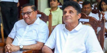 විජිතගේ ගමටම ගිහිල්ලා විජිතව ඉස්සරහා තියාගෙනම විපක්ෂනායක සජිත් ආණ්ඩුවේ වැරදි පෙන්වා දෙයි! VIDEO & PHOTOS I Sri Lanka Latest News