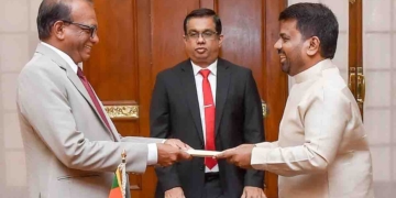 කන්ටේනර් 323 සිද්ධියේදී වරාය ඇමැතිකම දීපු අනුර කරුණාතිලකටම ජනපති ගල්අඟුරු ප්‍රශ්නය නිසා ජයකොඩිගෙන් ගලවපු බලශක්ති ඇමැතිකමත් දෙයි!  PHOTOS I Sri Lanka Latest News