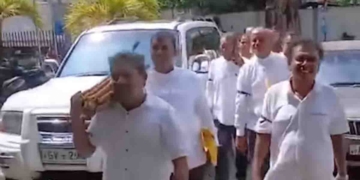 විදුලි බිලට-ගෑස් මිලට-තෙල් මිලට එරෙහිව බේරුවල මන්ත්‍රීවරුත් එළියට බැස්සා! දර මිටිත් උස්සගෙන සභාවට ඇවිත්! ආණ්ඩුවට විරුද්ධව කළු පටිත් බැඳලා! VIDEO I Sri Lanka Latest News