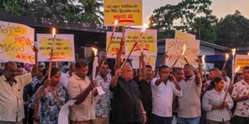 පච මදිවට හොරු.. අනුරට බෑ..! ජගත් විතානත් පන්දම් අරන් මිනිස්සුත් එක්ක පාලින්දනුවරින් පාරට බහී! VIDEO & PHOTOS I Sri Lanka Latest News