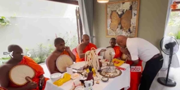 ඇමැති ලාල්කාන්ත හදපු ලොකු ගෙදරට හාමුදුරුවො වඩම්මලා දානයක් දීලා! අනුරයි හරිනිත් ඇවිත්! මෙන්න වීඩියෝව! VIDEO I Sri Lanka Latest News