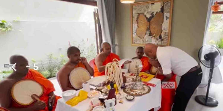 ඇමැති ලාල්කාන්ත හදපු ලොකු ගෙදරට හාමුදුරුවො වඩම්මලා දානයක් දීලා! අනුරයි හරිනිත් ඇවිත්! මෙන්න වීඩියෝව! VIDEO I Sri Lanka Latest News