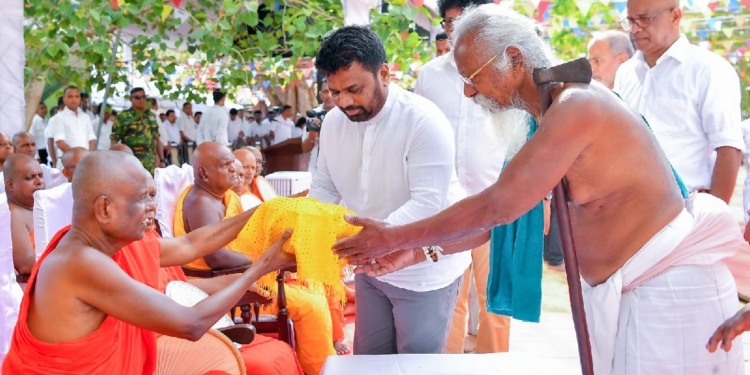 අනුර අනුරපුරේදී අලුත් සහල් මංගල්ලයට එක්වෙයි! ශ්‍රී මහා බෝධියත් වැඳපුදා ගනී! PHOTOS I Sri Lanka Latest News