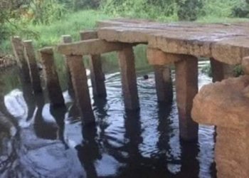 යකඩ නෑ – වැලි නෑ – සිමෙන්ති නෑ – කොන්ක්‍රීට් නෑ…! අවුරුදු 2000කට කලින් සිංහලයා හදපු මල්වතු ඔයේ අබිරහස් ගල් පාලම! දැන් ගියත් බලන්න පුළුවන්! Sri Lanka Latest News