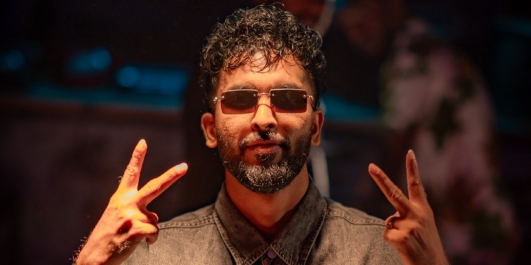 ටේරන්ඩින් හීන අකුරු කරන හර්ෂණ…! මුලින්ම සින්දුවක් හිට් වුණේ 2019දී…! මගේ නිර්මාණ කාලෙන් කාලෙට වෙනස් වෙනවා…! මගේම සින්දු අහන සෙට් එකක් වෙනම ඉන්නවා…! හර්ෂණ කේ. පේරේරා I Sri Lanka Latest News