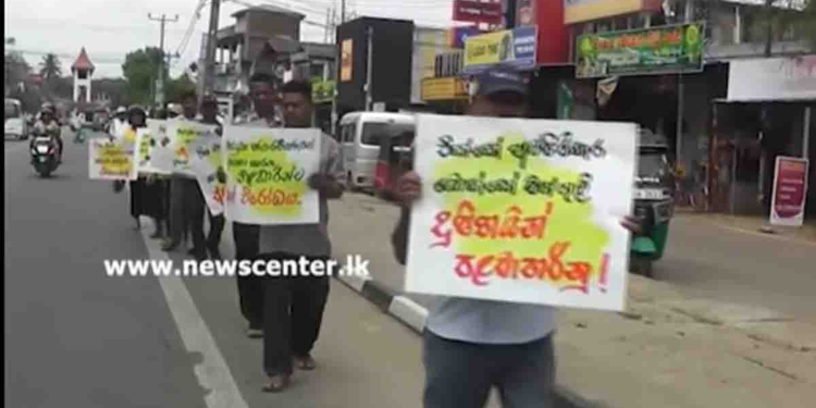 ජනාධිපතිගේ ගමේ ගුලි කඩේට එරෙහිව මිනිස්සු පාරට බහී! VIDEO I Sri Lanka Latest News