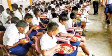 පාසල් සිසුන්ට නොමිලේ දෙන බත්පතටත් වැළි වැටෙන්න වගේ යන්නේ! I Sri Lanka Latest News