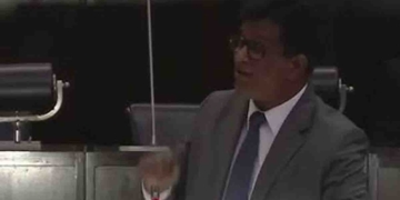 අජිත් පෙරේරා මුලු පාර්ලිමේන්තුවම හොල්ලයි! කතාව මැද්දෙදි මන්ත්‍රීවරු ඔක්කොම ආණ්ඩුවට ‘හොරු..හොරු..’ කියා කෑගහයි! VIDEO I Sri Lanka Latest News